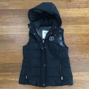 Black Abercrombie and Fitch Puffer Vest with Hood. NWT